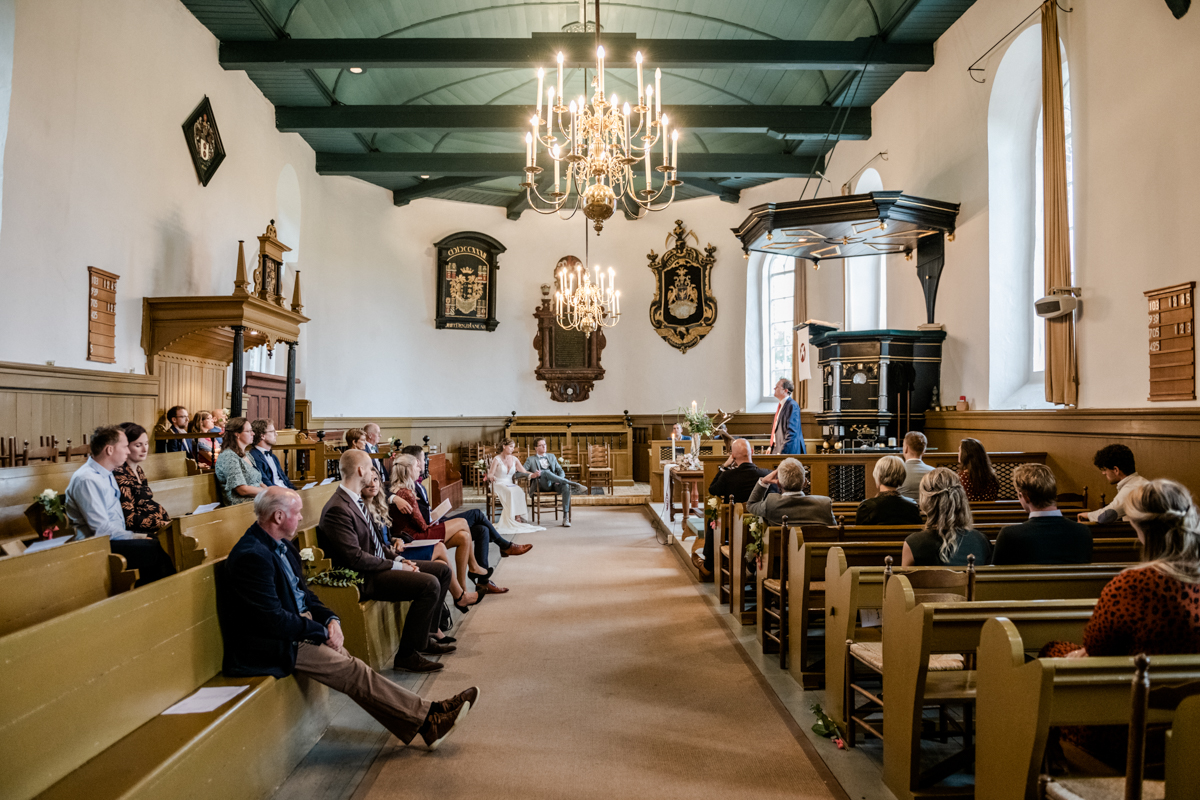 Trouwen in de kerk van Oenstjerk